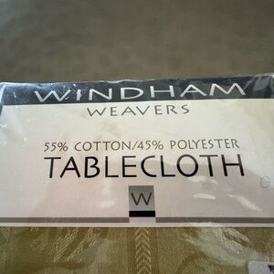 Windham Weavers Tablecloth, Oblong 60x84”, Green, New Never Used in packaging